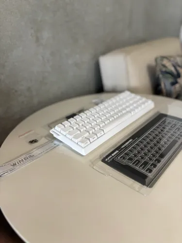 AULA WIN 68HE Branco com Layard - Teclado Magnético
