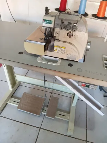 Máquina de costura industrial