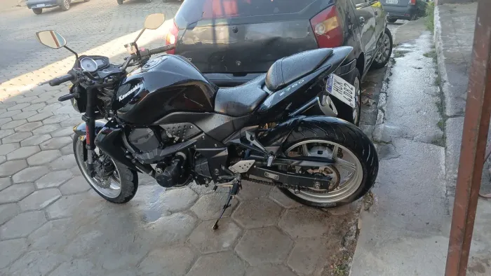 Z750 vendo ou troco mais volta da pessoa cg 160 ou 300f 