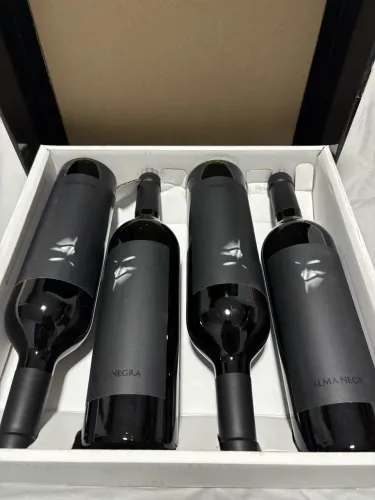 4 GARRAFAS DE VINHOS ALMA NEGRA!