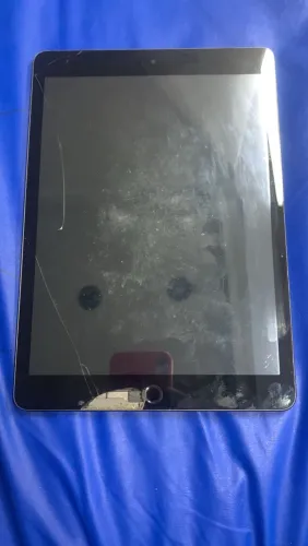 iPad 9 tela quebrada porém funcionando normalmente