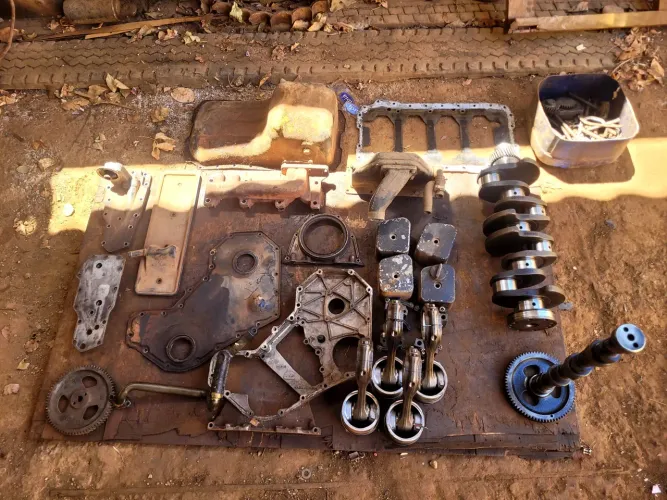 Vendo peças de motor cummins serie B 4cc