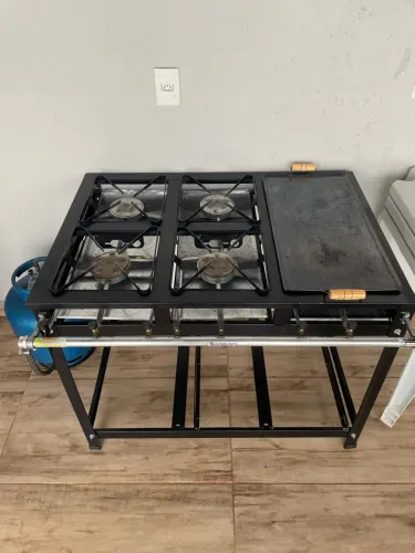 Vendo fogão industrial Semi novo