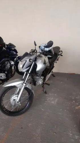 Vendo ou negócio as duas moto em carro