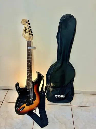 Guitarra Memphis MG32 para canhoto com capa