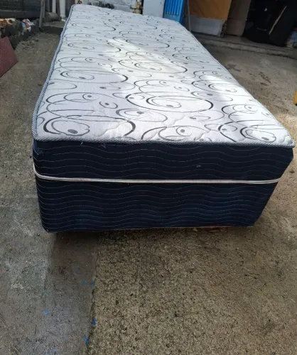 cama box de solteiro conjugada já está higienizado aceito pix ou dinheiro