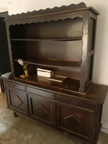 Vende-se um buffet antigo.