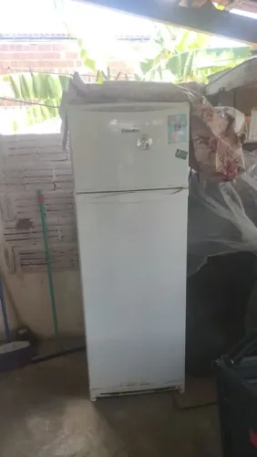 Vende-se,, geladeira,( gelagua),e freezer 