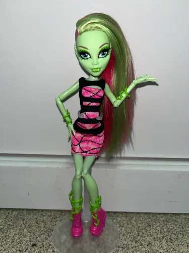 VENUS MONSTER HIGH COFFIN BEAN