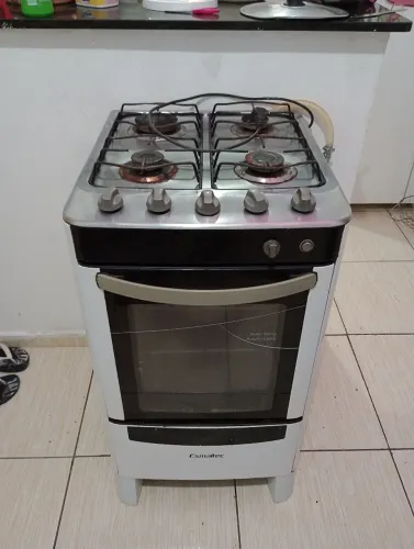 Fogão elétrico 4 bocas + forno... Semi usado
