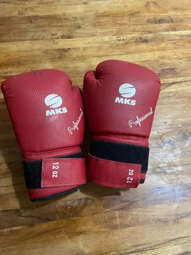 Luva de Boxe e Muay Thai MKS Professional 12 oz Vermelha