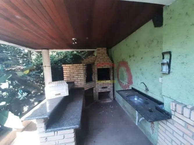 Belíssimo Sitio á venda no horto