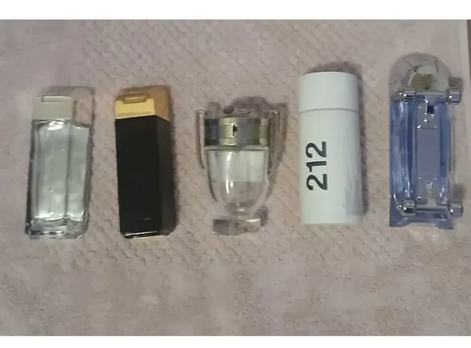 Frascos de perfumes vazios 