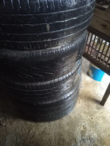 Pneus aro 225/45 R17 e 195/65 R15