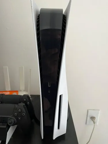 PS5 FAT CONSERVADO + 2 CONTROLES + 2 JOGOS + BASE DE CARREGAMENTO OFICIAL