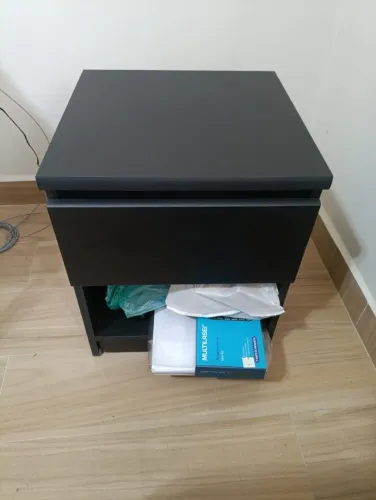 Mesa de Cabeceira Preta c/ 1 Gaveta e Nicho - Excelente Estado