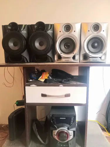 Caixas de som Samsumg e Philips 