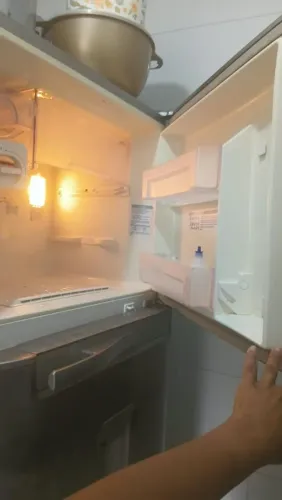 Geladeira Electrolux 430L, tem que colocar o gás.