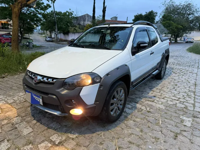 Fiat Strada Adventure1.8/ 1.8 Locker Flex CD 2015