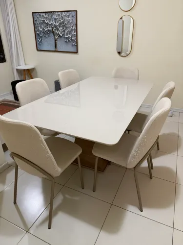 Mesa com 6 cadeiras