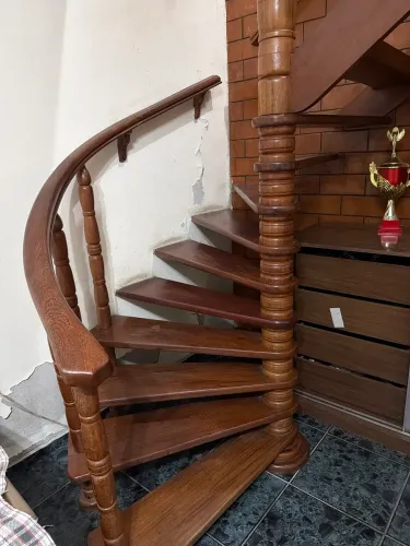 Escada de madeira 