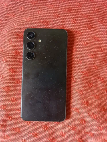 Vendo Galaxy S24 1ano e9meses de uso nunca foi aberto tem que trocar a bateria