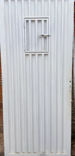 Porta galvanizado