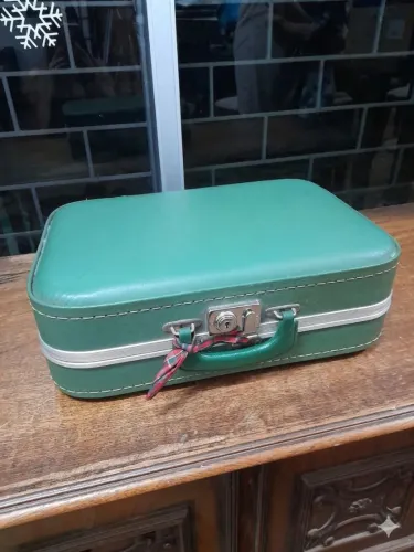 Antiga Maleta Rígida Verde - Forro Estampado - Década de 70