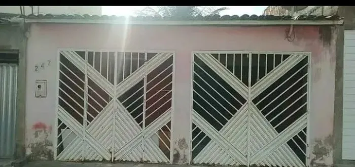vende se uma linda casa no bairro da vila do aeroporto, rua Rei Davi N:247, Caruaru PE 