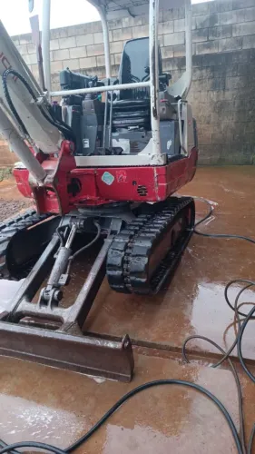 VENDE-SE MÁQUINA MINI ESCAVADEIRA