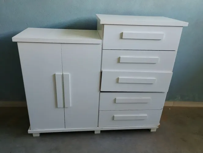 Cômoda de 5 gavetas