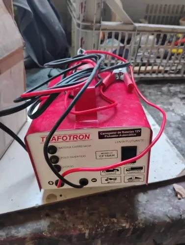 Carregador de bateria automotiva 12V