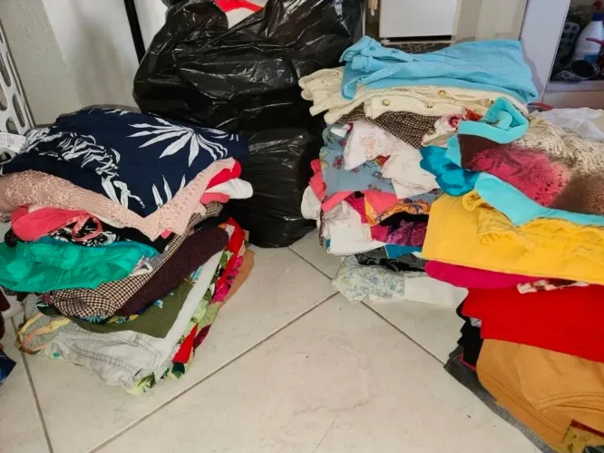 Bazar lote de roupas 100 peças 