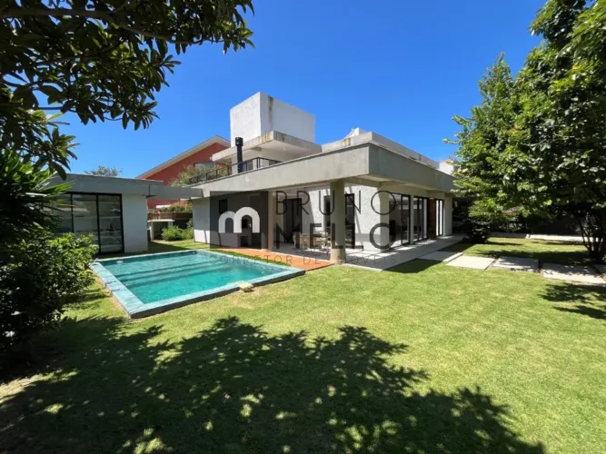 Casa para locação com 6 suítes à 200m da praia do Campeche em Florianópolis/SC