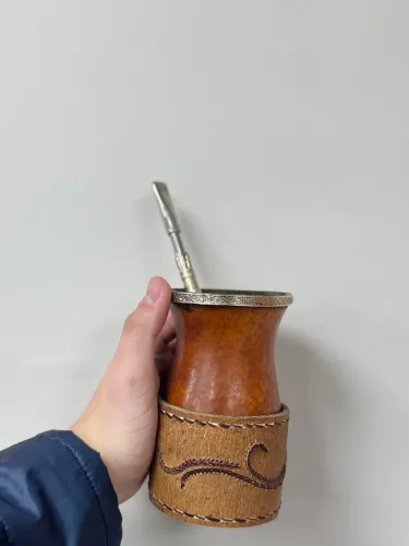 Vendo cuia com virola em alpaca, bomba com piteira dupla para nao se queimar, porta cuia