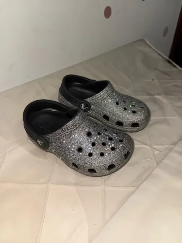 Crocs original brilhante usada ( em bom estado) 26/27