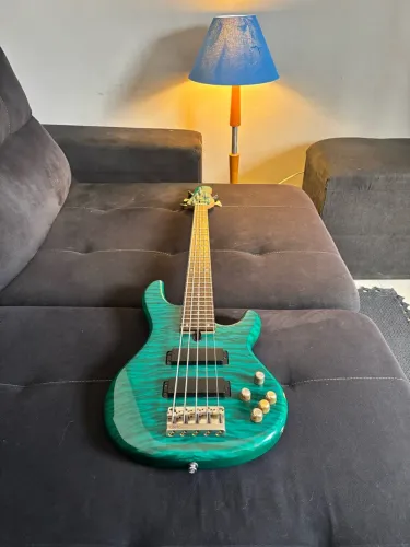 Baixo Yamaha BBG5A