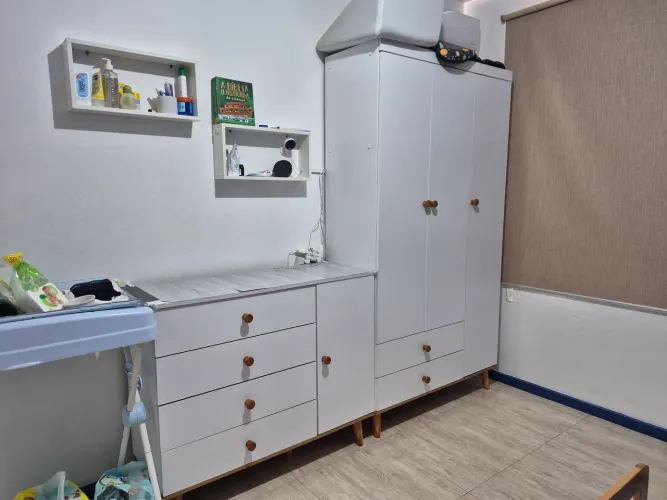 Vendo cômoda + guarda-roupa infantil + berço