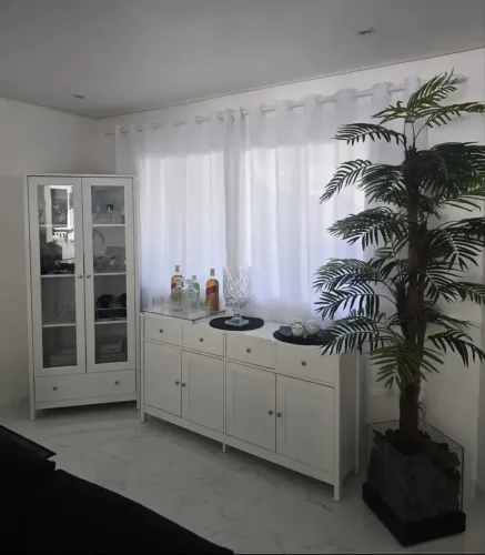 Cristaleira e Buffet Ditália Branco Moderno com 6 Portas e Prateleiras