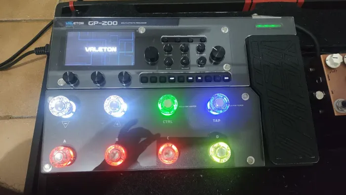 Pedaleira Valeton GP-200 (proteção de acrílico)