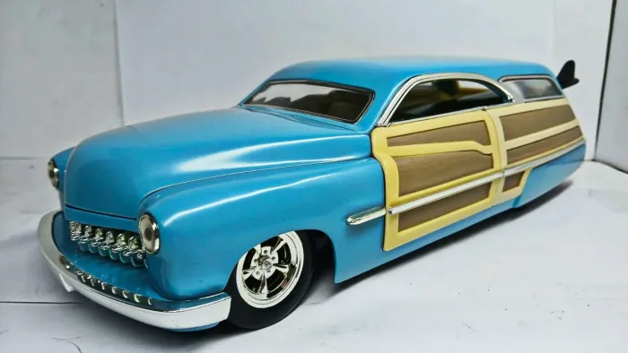 Miniatura Mercury Woodie 1950 1/18