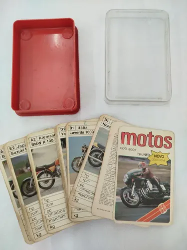 Antigo jogo super trunfo da GROW anos 80