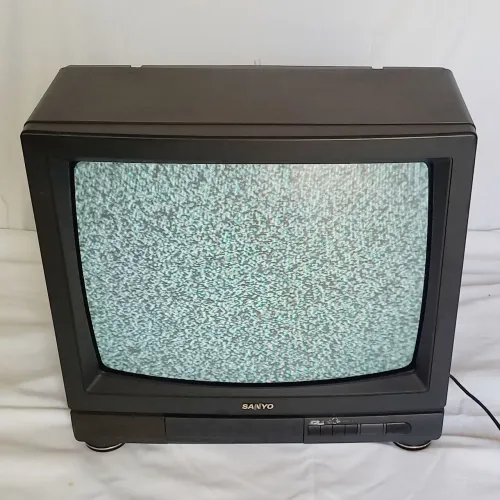 TV Sanyo vintage FUNCIONANDO p/ colecionador. 20 polegadas. Mod. CTP 6770 Colorida bivolt.