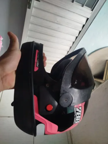 Capacete semi novo