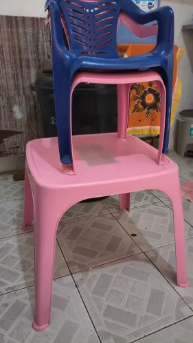 Mesa infantil com 2 cadeiras