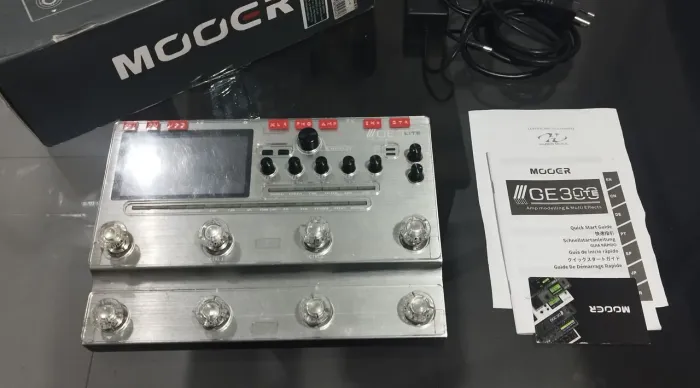 Pedaleira Mooer GE 300 Lite + Pedal expressão