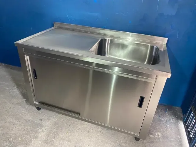 ARMÁRIO EM AÇO INOX COM CUBA