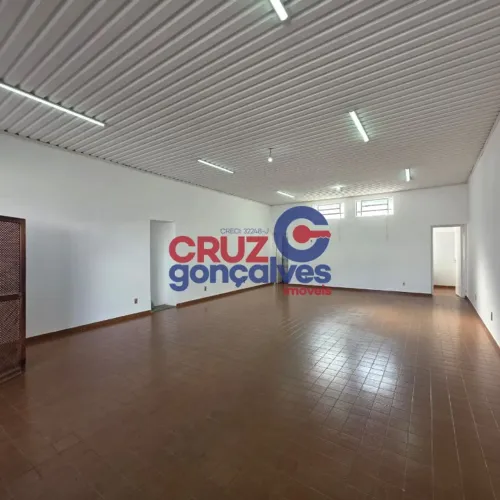 Salão Comercial à Venda e Locação no Centro de Rio Claro