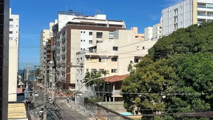 Apto frente rua, varanda com vista mar, sol da manhã e vaga de garagem na Praia Do Morro