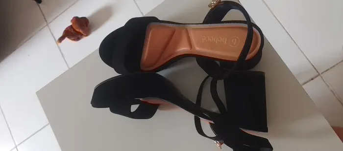 Sandália salto preto
